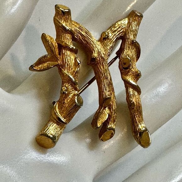 Sarah Coventry M tree branch brooch - Picture 6 of 6